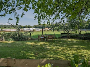 Outdoor dining - 3 Bed in Kirriemuir (oc-96115) (Logie)