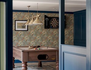 Games room - 5 Bed in Lymington (oc-96189) (Sway)