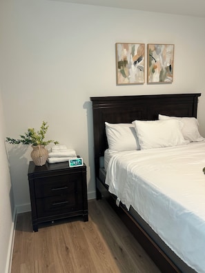 3 bedrooms, iron/ironing board, WiFi, bed sheets - New construction, Cozy family retreat in New Caney with comfort and charm (New Caney)