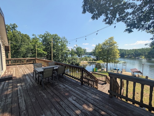 4BR West Branch Lake House, Private Beach, Kayaks & Fire Pit