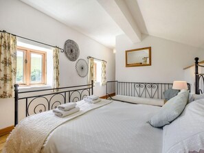 Room - 3 Bed in Buxton (oc-96211) (Cressbrook)