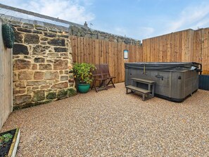 Terrace/patio - 3 Bed in Morpeth (oc-96236) (Amble)