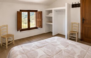 Free WiFi - Lovely home in Laroya with WiFi (Laroya)
