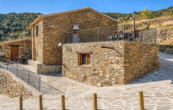 Exterior - Lovely home in Laroya with WiFi (Laroya)