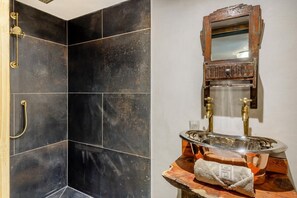 Bathroom - 5 Bed in King's Lynn (oc-96250) (Clenchwarton)