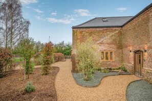Exterior - 5 Bed in King's Lynn (oc-96250) (Clenchwarton)