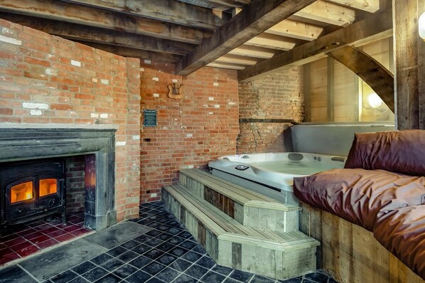 Interior - 5 Bed in King's Lynn (oc-96250) (Clenchwarton)