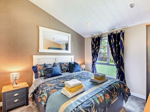 Travel crib, WiFi (free), bed sheets