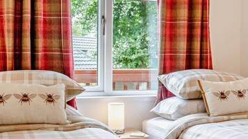 3 bedrooms, travel crib, WiFi (free), bed sheets