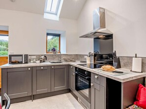Dishwasher, cookware/dishes/utensils - 1 Bed in Pickering (oc-96309) (Allerston)