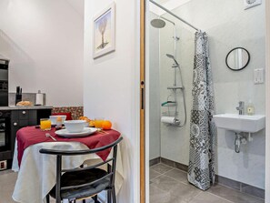 Bathroom - 1 Bed in Pickering (oc-96309) (Allerston)
