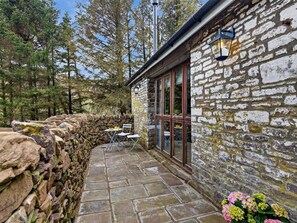Outdoor dining - 1 Bed in Brecon (oc-96359) (Cantref)