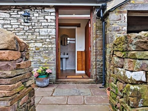 Property grounds - 1 Bed in Brecon (oc-96359) (Cantref)
