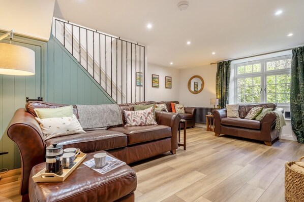 Living area - 4 Bed in Whitby (oc-96392) (Whitby)