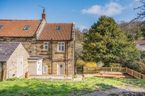 Exterior - 4 Bed in Whitby (oc-96392) (Whitby)