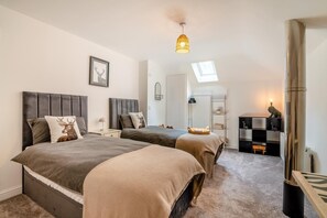 3 bedrooms, iron/ironing board, travel cot, free WiFi - 3 Bed in Blackburn (oc-96386) (Blackburn)