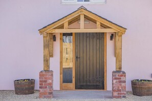 Exterior detail - 7 Bed in Welshpool (oc-96412) (Berriew)
