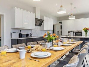 Dining - 6 Bed in Prestatyn (oc-96435) (Prestatyn)