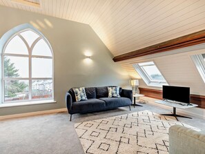 Living area - 6 Bed in Prestatyn (oc-96435) (Prestatyn)