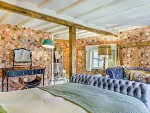 4 bedrooms, travel cot, free WiFi, bed sheets
