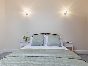 Travel crib, WiFi (free), bed sheets - 2 Bed in Tenby (oc-96472) (Tenby)