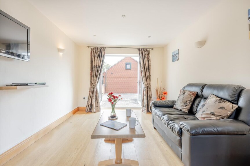 2 Bed In Bridport (Oc-jurat) - Charmouth