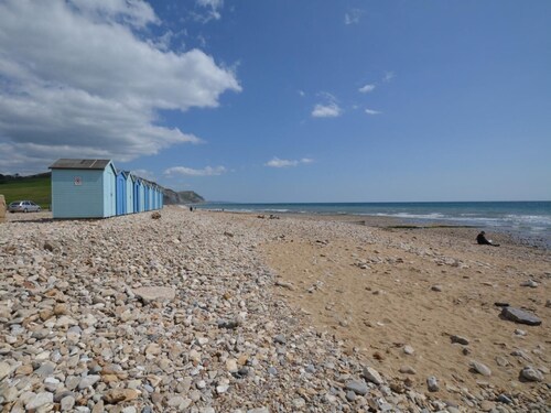 2 Bed in Bridport (oc-jurat)