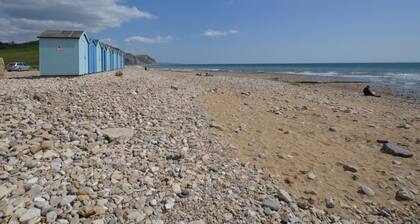 2 Bed in Bridport (oc-jurat)