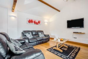 TV - 2 Bed in Bridport (oc-restw) (Charmouth)