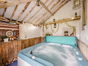 A rustic wooden room with a large bathtub, wooden beams on the ceiling, and a wall clock. - 2 Bed in Thetford (oc-57886) (Saham Toney)