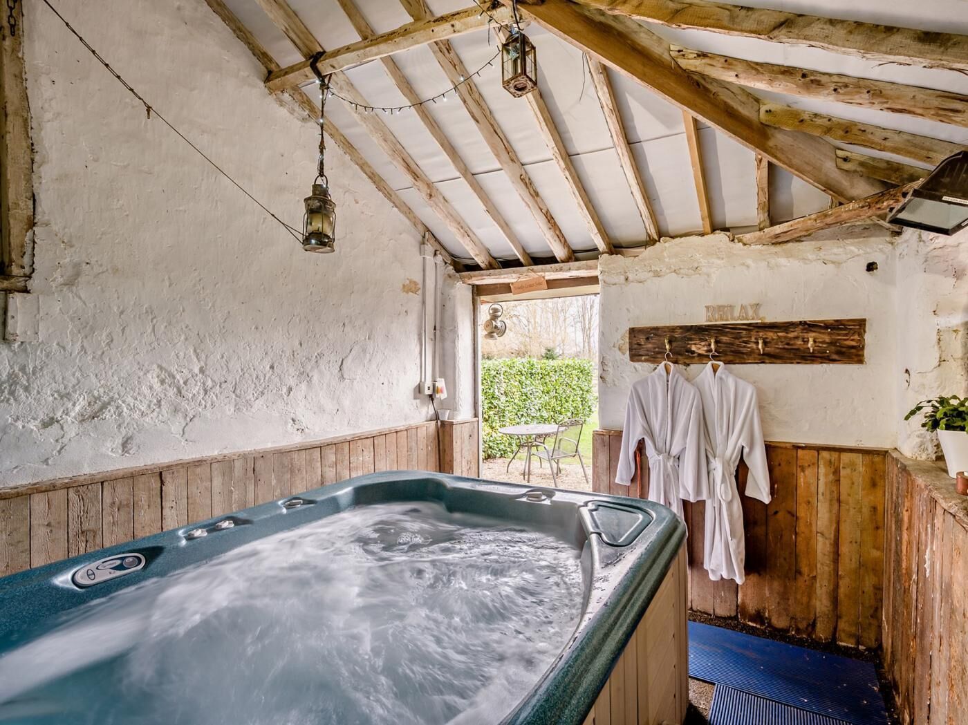 Indoor spa tub