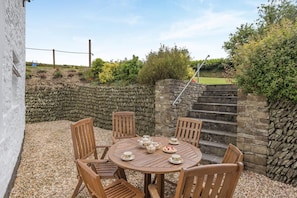 Outdoor dining - 3 Bed in Barnstaple (oc-wayco) (Shirwell)