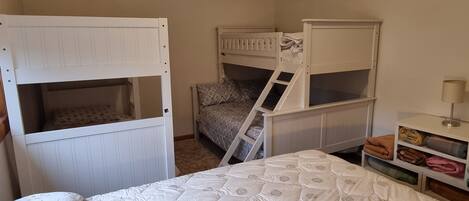 3 bedrooms, bed sheets