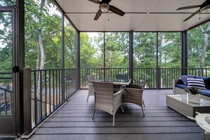 Outdoor dining - Anchor's Cove Retreat (Gallatin)