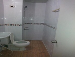 Room, 1 Bedroom | Bathroom
