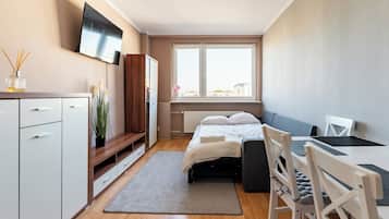 Planxa i posts de planxar, wifi i roba de llit