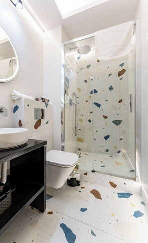 Shower, hair dryer, towels - 100 Steps to Old Town Beza Apartment (Gdańsk)