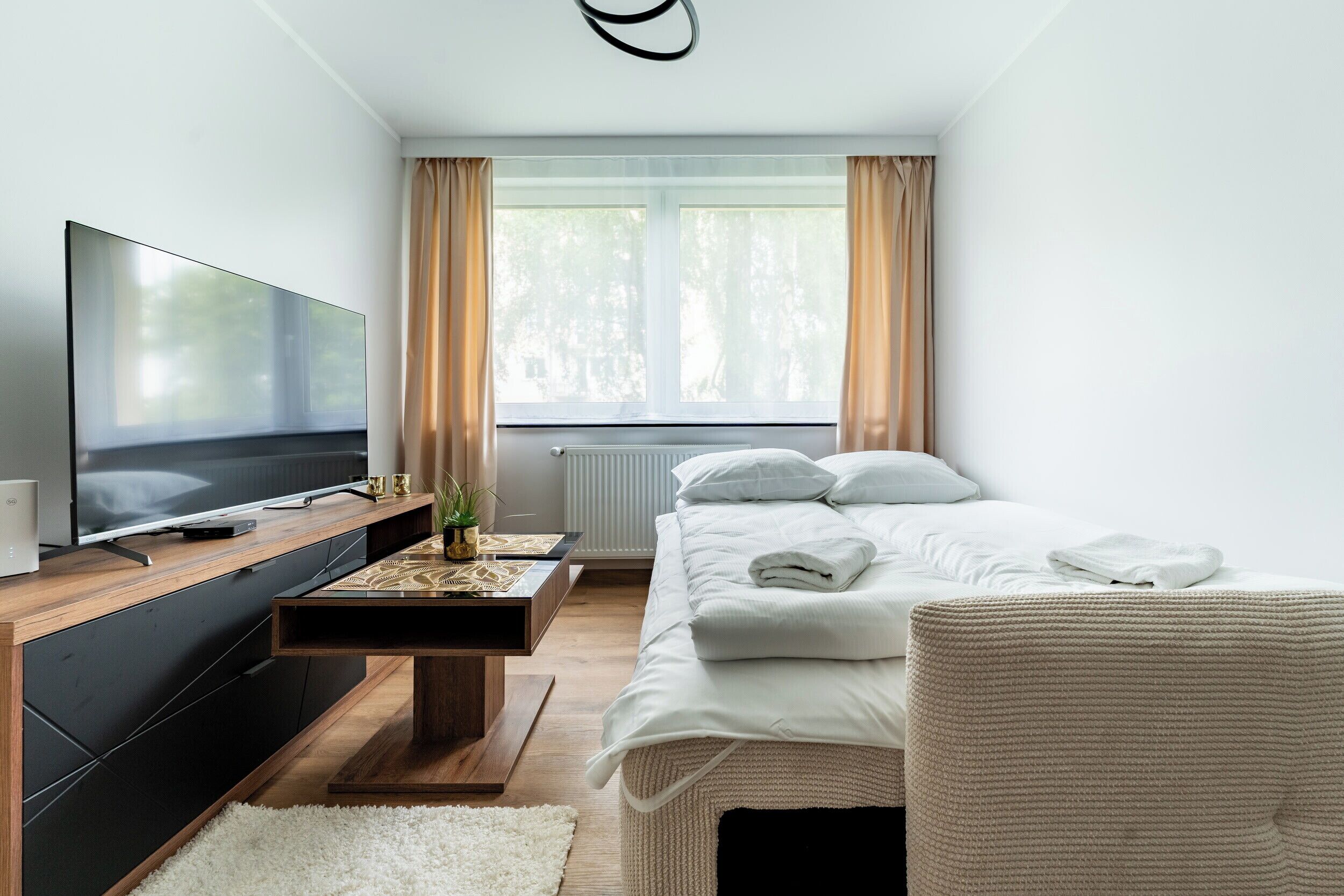 Iron/ironing board, WiFi, bed sheets