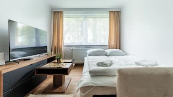 Iron/ironing board, WiFi, bed sheets