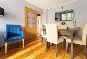 Dining - Jaskółcza Riverside Old Town Apartment (Gdańsk)