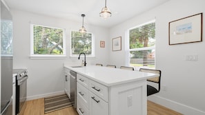Paper towels - Spoonbill Cottage - New & Modern In Perfect Location w/ Waterfront Deck (St. Augustine)