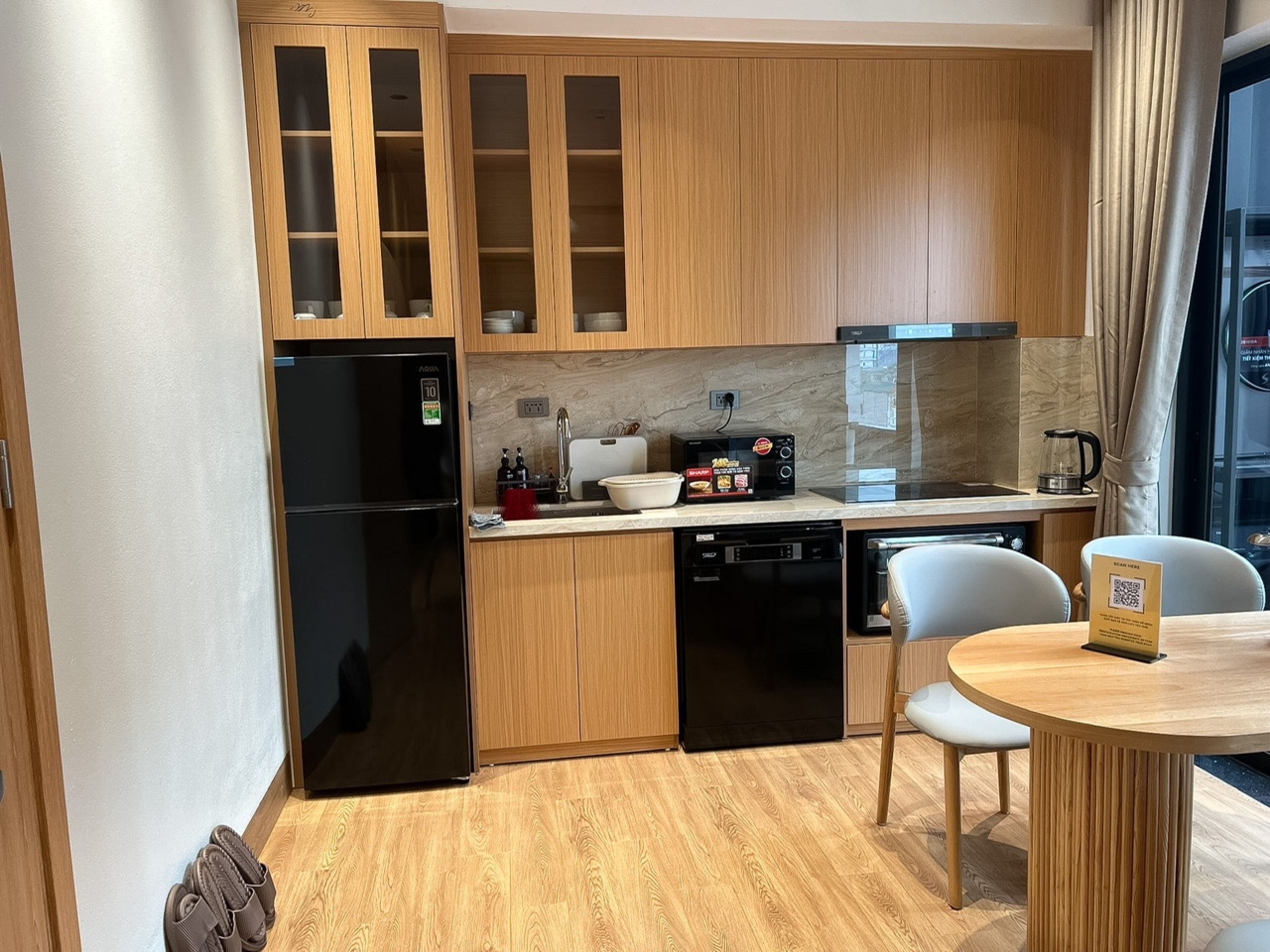 Familien-Suite, Balkon, Stadtblick | Eigene Küche | Kühlschrank, Mikrowelle, Herdplatte, Kochgeschirr/Geschirr/Besteck