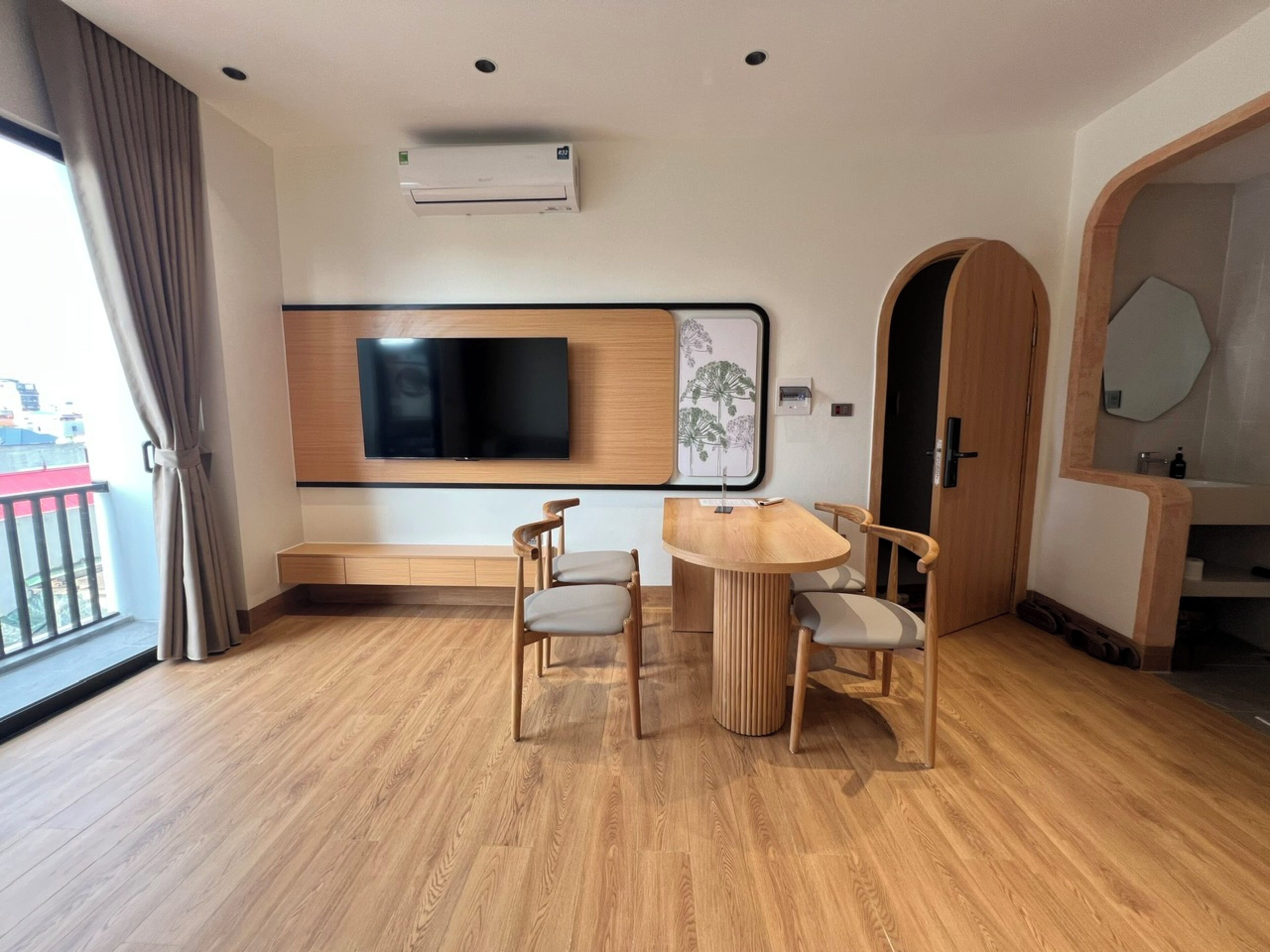 Familien-Suite, Balkon, eingeschränkter Seeblick | Zimmersafe, Schreibtisch, Bügeleisen/Bügelbrett, kostenloses WLAN