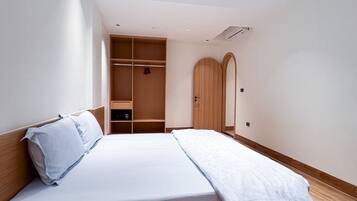 In-room safe, desk, iron/ironing board, free WiFi
