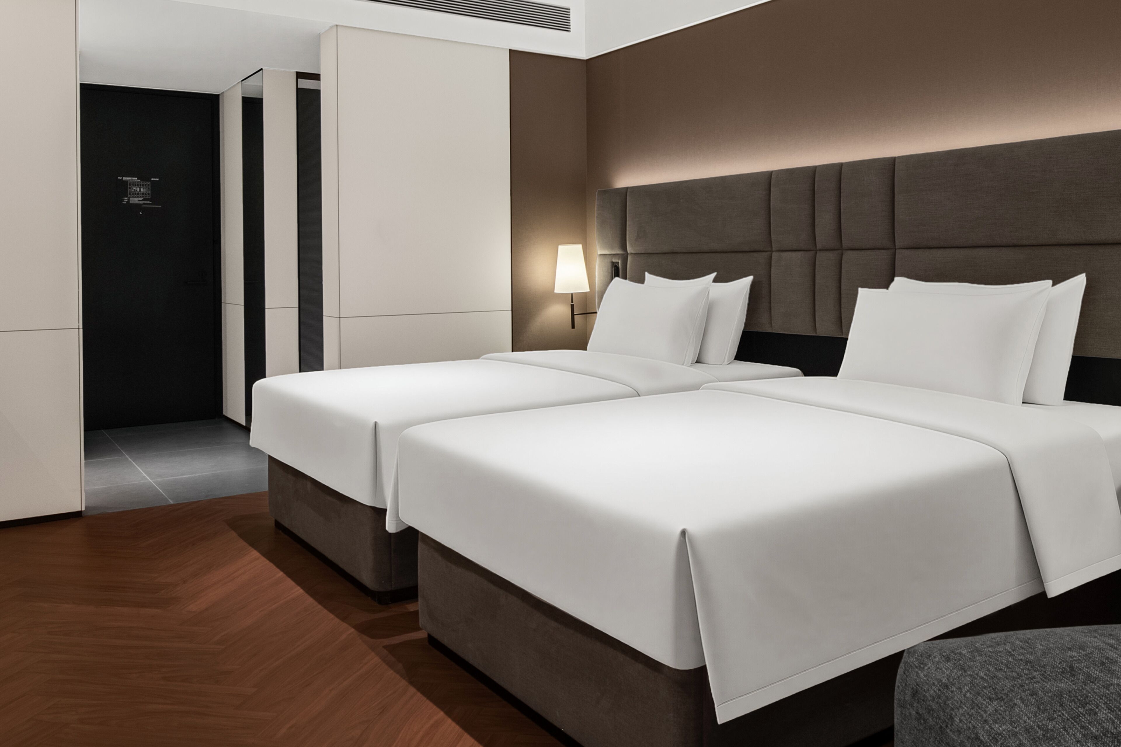 Comfort Twin kamer, 2 tweepersoonsbedden, privébadkamer, uitzicht op stad | Lakens van Egyptisch katoen, luxe beddengoed, donzen dekbedden