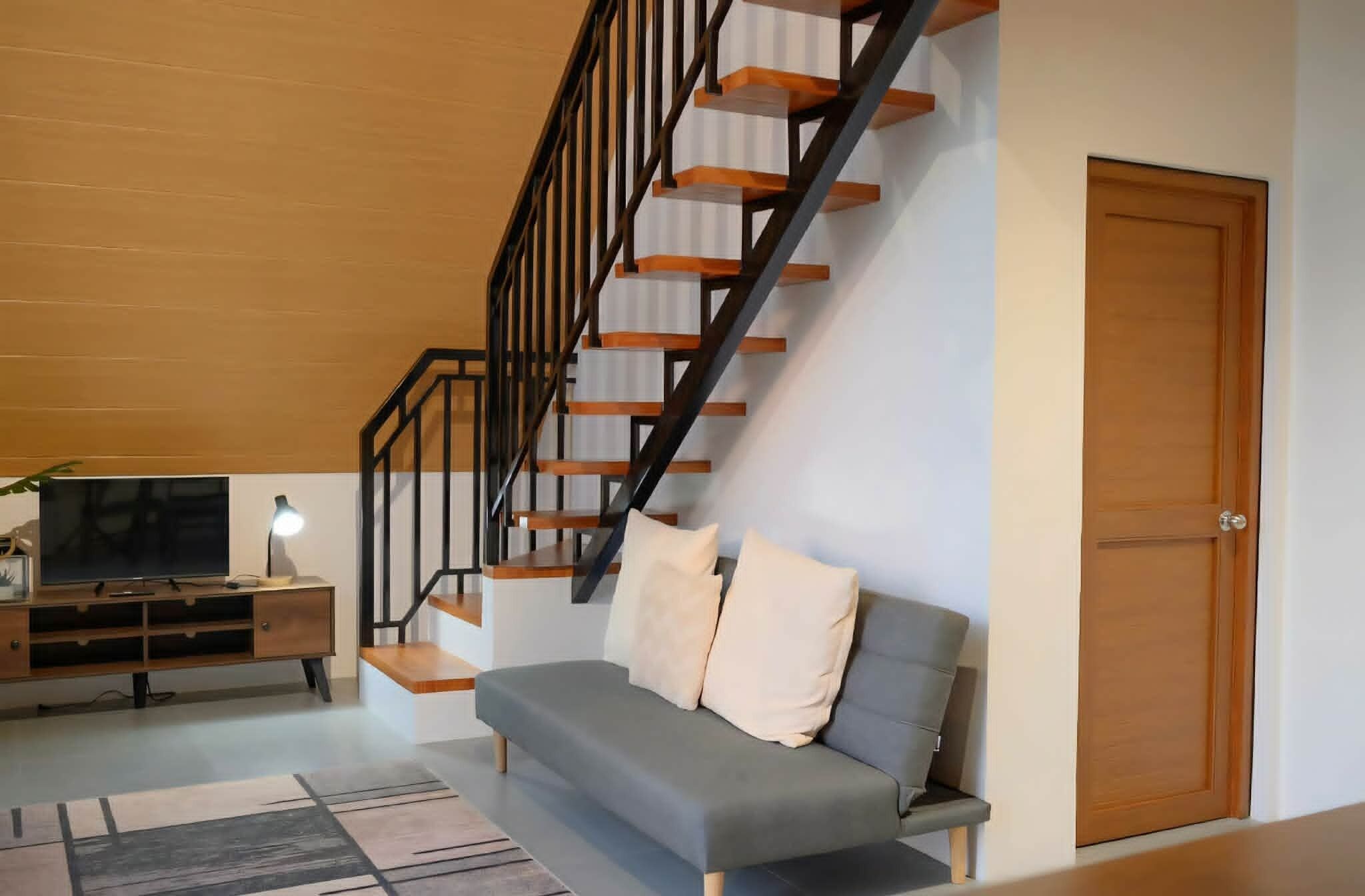 Deluxe huisje, balkon, uitzicht op zwembad | Woonruimte