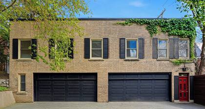 Cozy & Bright 2-bedroom cottage in welcoming Westmount with AC