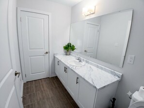 Bathroom - Modern family home near Port Dover (Norfolk)