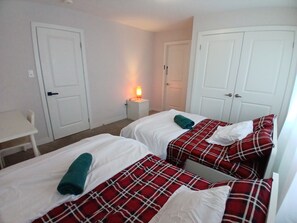 4 bedrooms, iron/ironing board, WiFi, bed sheets