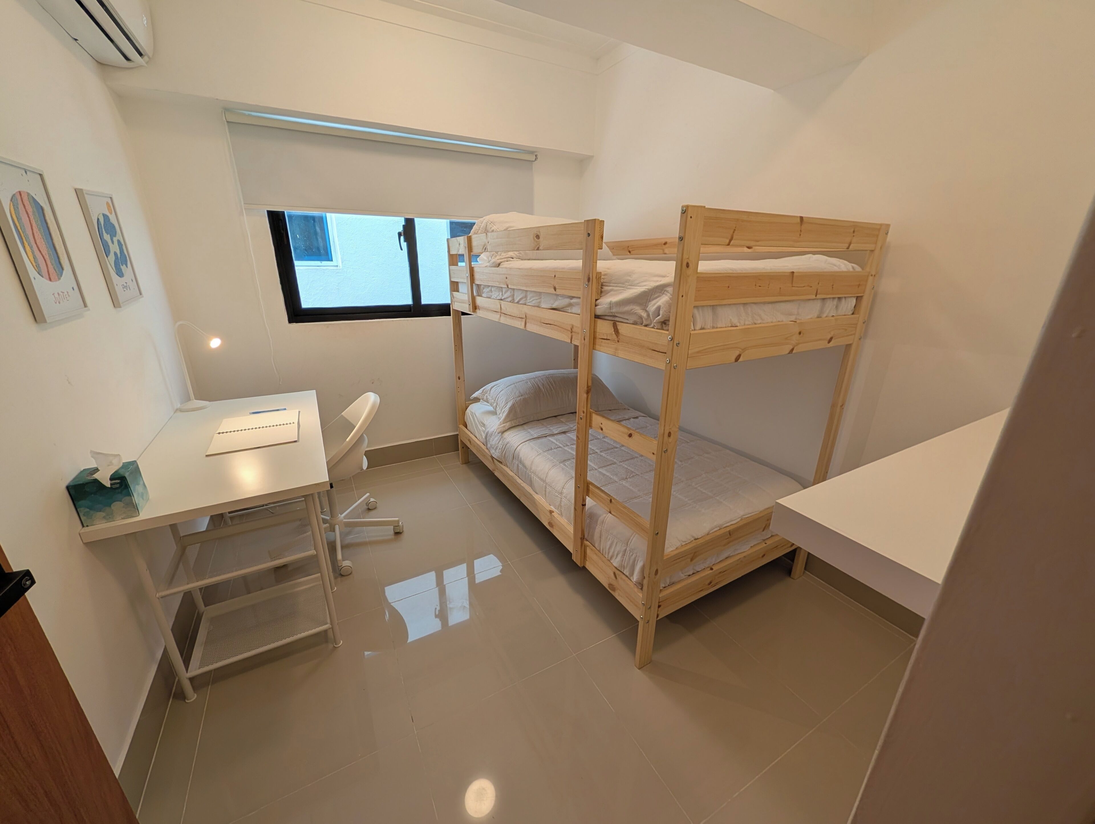2 habitaciones, tabla de planchar con plancha, wifi y ropa de cama 